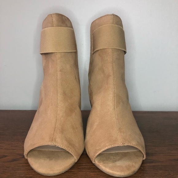Gently used 8.5 tan heels - Picture 5 of 7